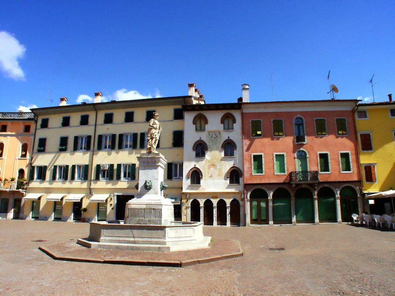 Piazza Paolo Diacono